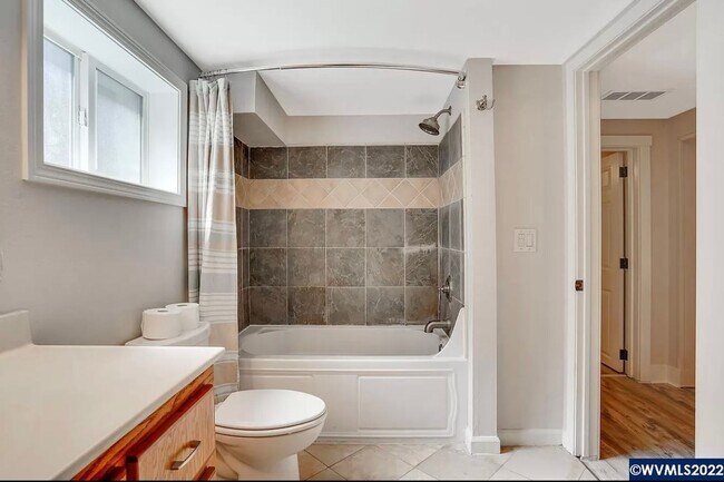 Building Photo - Available Now! 5 bedroom house with large yard and RV parking!