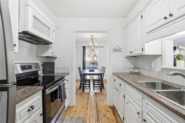 Building Photo - 10 Dogwood Dr