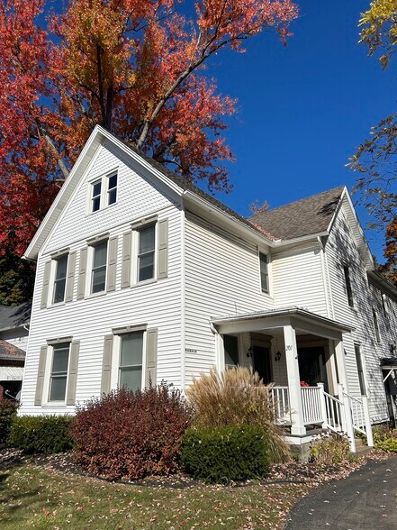 Building Photo - 201 Main St