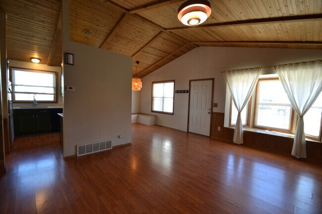 Building Photo - 4 Bedroom Home Available Near COS Airport!