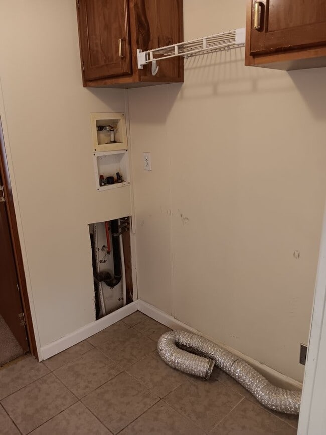 Building Photo - AVAILABLE NOW!