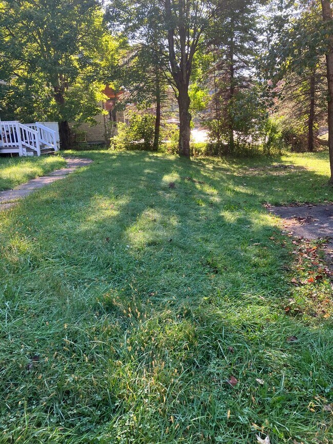 Building Photo - Large 4 Bedroom House On Hwy 105