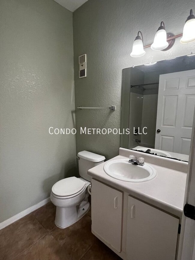 Building Photo - 8300 Elm Park Dr