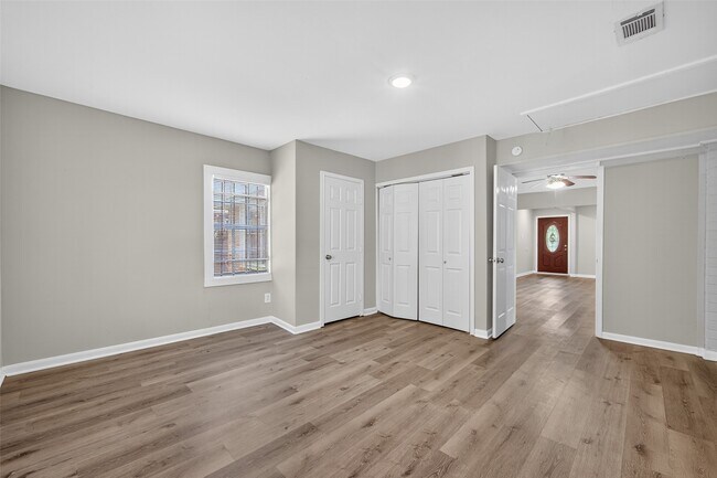 Building Photo - 5243 Wickview Ln