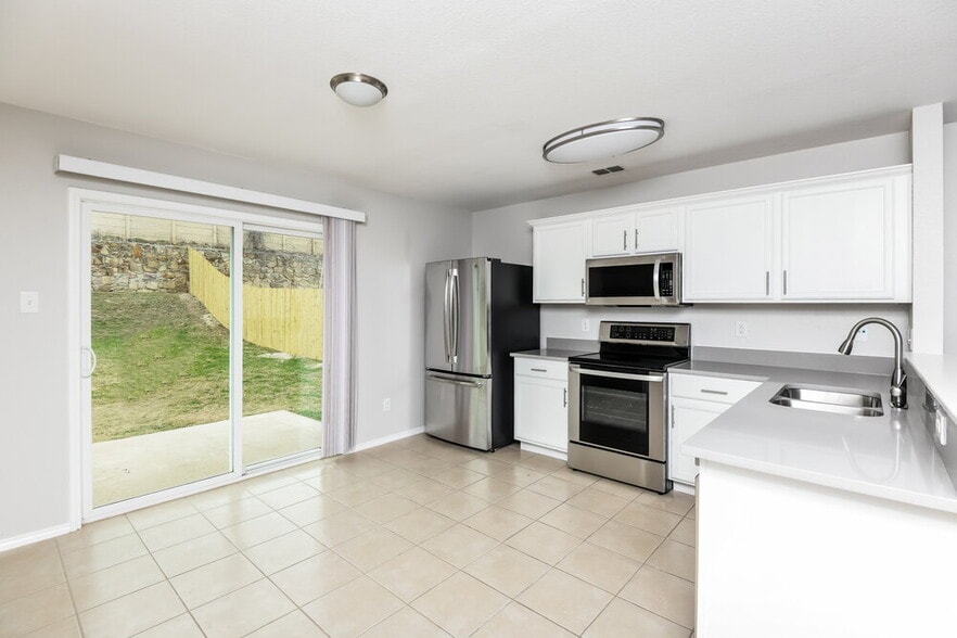 Building Photo - 3140 Middleview Rd