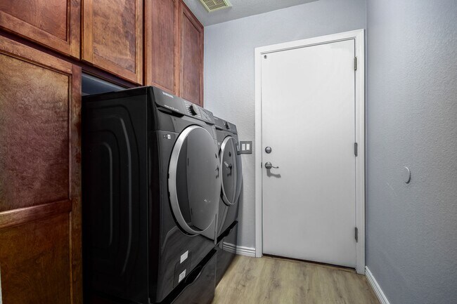 Building Photo - Spacious 3 Bed, 2 Bath Home in Mesa