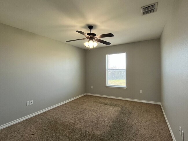 Building Photo - 2901 Dante Dr