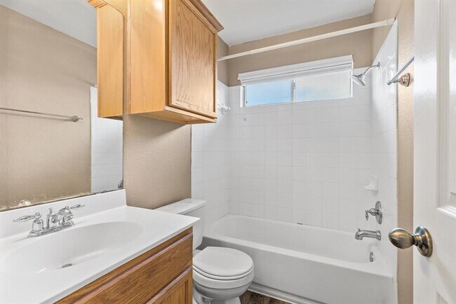 Building Photo - 3769 Castle Rock Dr