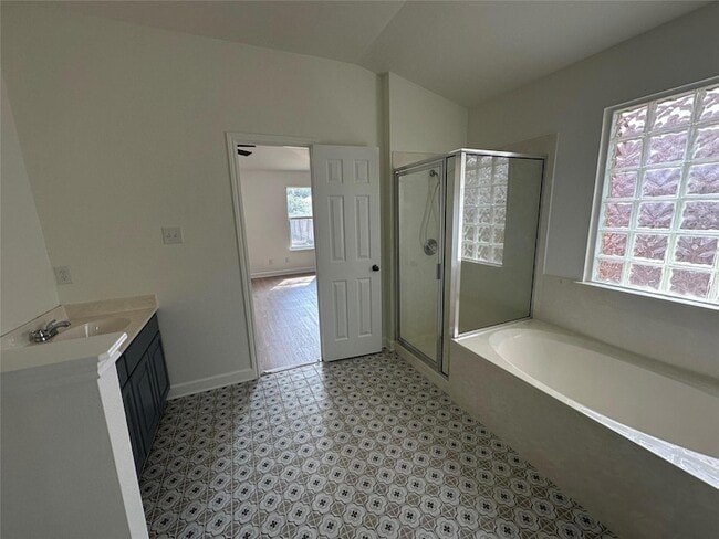 Building Photo - 3309 Blue Ridge Dr