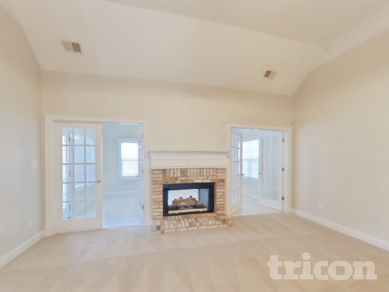 Building Photo - 400 Tomahawk Tr