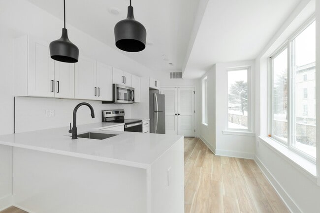 Primary Photo - 1255 N 23rd St