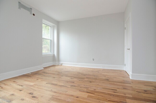 Building Photo - 4619 Cedar Ave