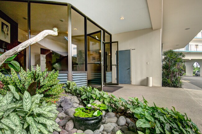 Building Photo - 2405 Kalanianaole St