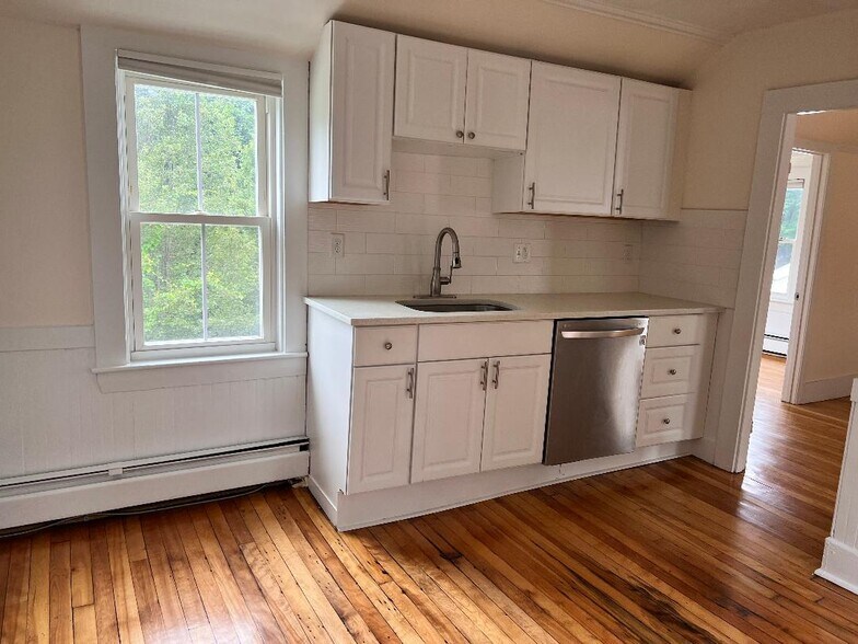 Kitchen - 254 Plimpton St