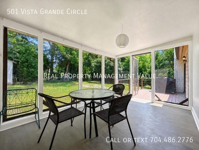 Building Photo - 501 Vista Grande Cir
