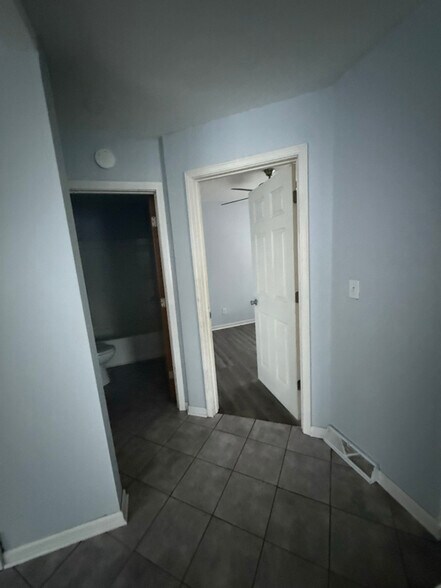 Building Photo - 328 Heath St