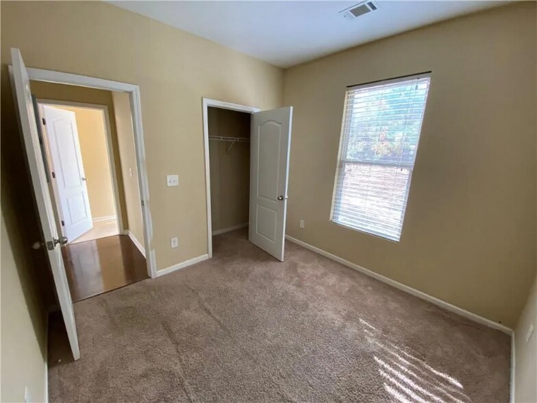 Building Photo - 3035 Bonnes Dr