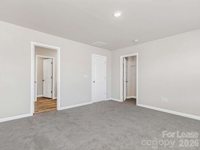 Building Photo - 15741 Country House St