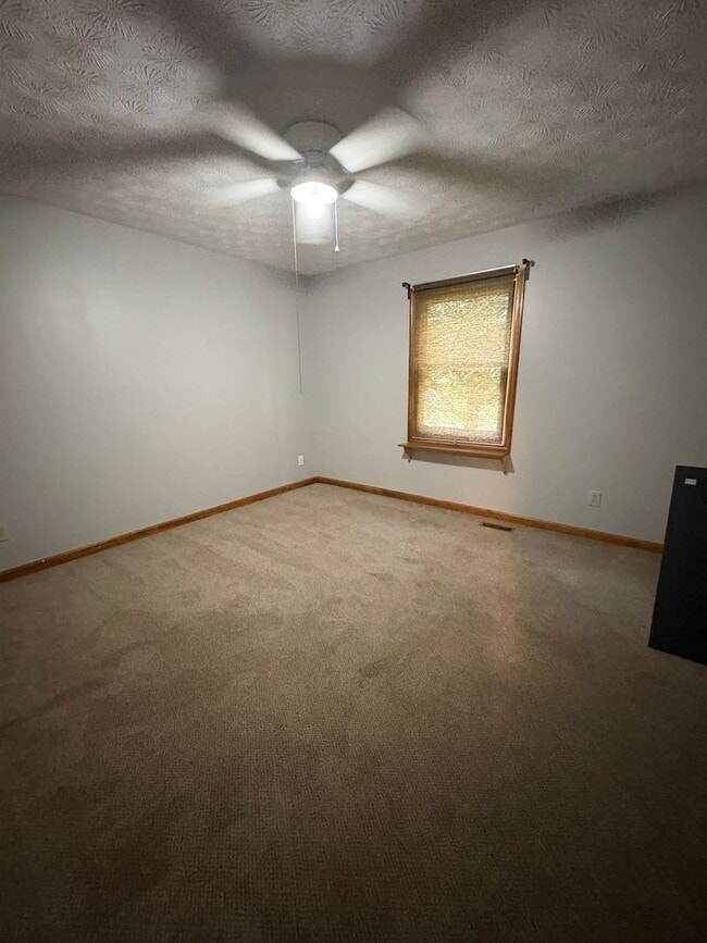 Building Photo - Beautiful Tri-level Home in Centerville