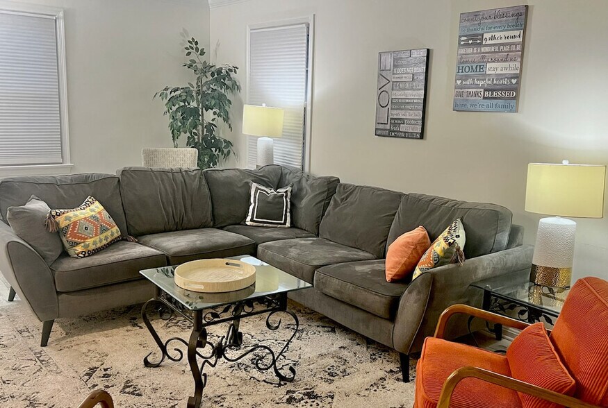 Building Photo - 321 Senate Ct