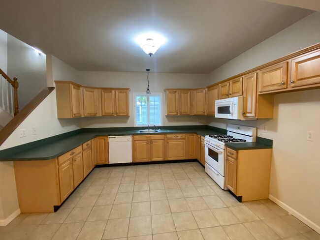 Building Photo - *SINGLE FAMILY RENTAL!* 3BR 1.5BA Right by...