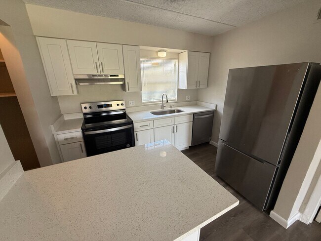 Building Photo - 1 Bed/1 Bath, Ground Floor Condo in Palms ...