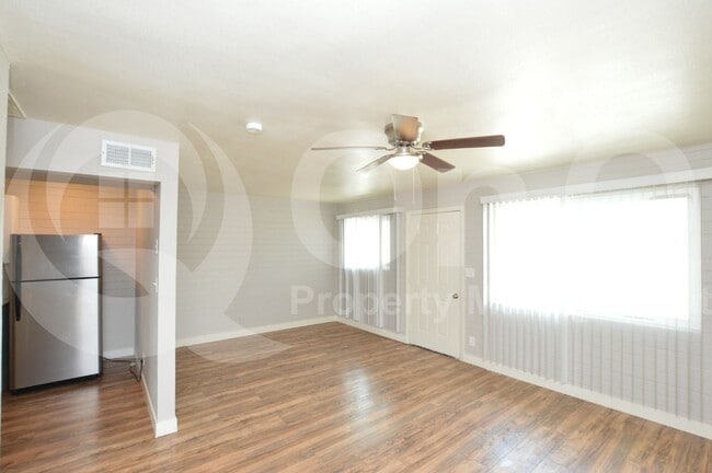 Building Photo - 6040 N 21st Ave