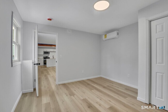 Building Photo - 194 Hartford Rd