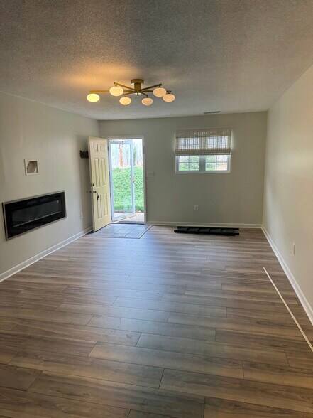 Building Photo - 24 Scottsdale Dr