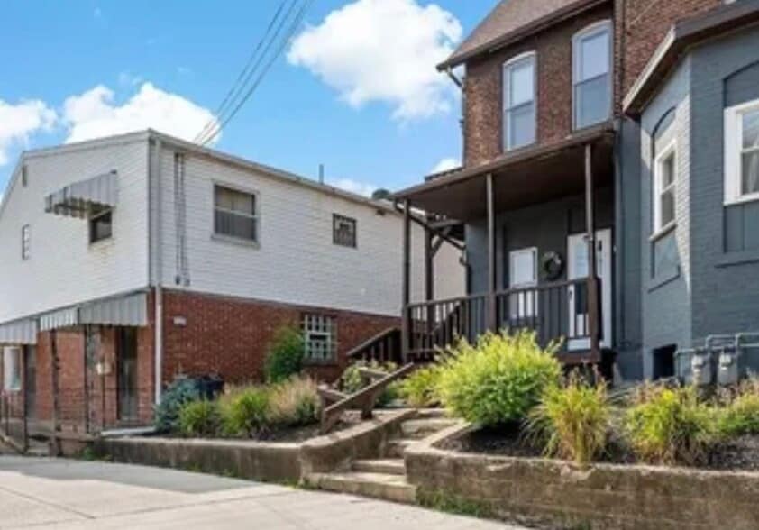 Building Photo - 915 Corbet St