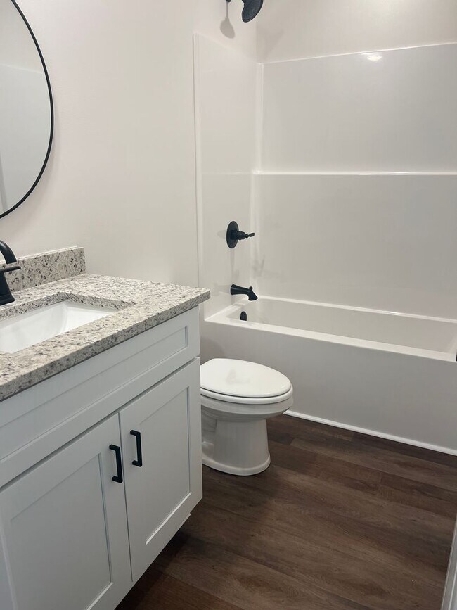 Building Photo - ? Your New Home Awaits — Just in Time for ...