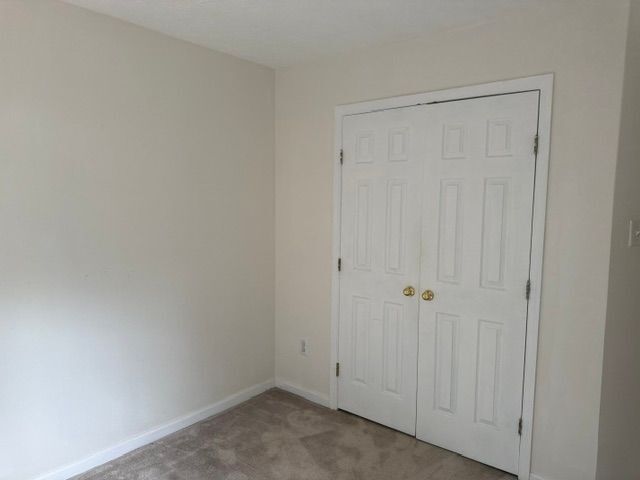 Building Photo - 4 E Shetland Ct