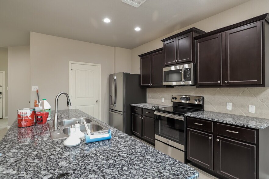 Building Photo - 1338 Ace Ranch St