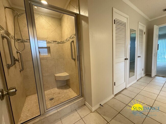 Building Photo - Stunning 3 Bedroom Home in Shalimar with In-ground Pool!