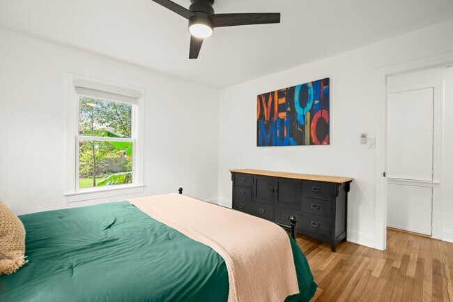 Building Photo - 1207 Romeria Dr