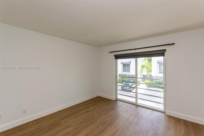 Building Photo - 2945 Bridgeport Ave