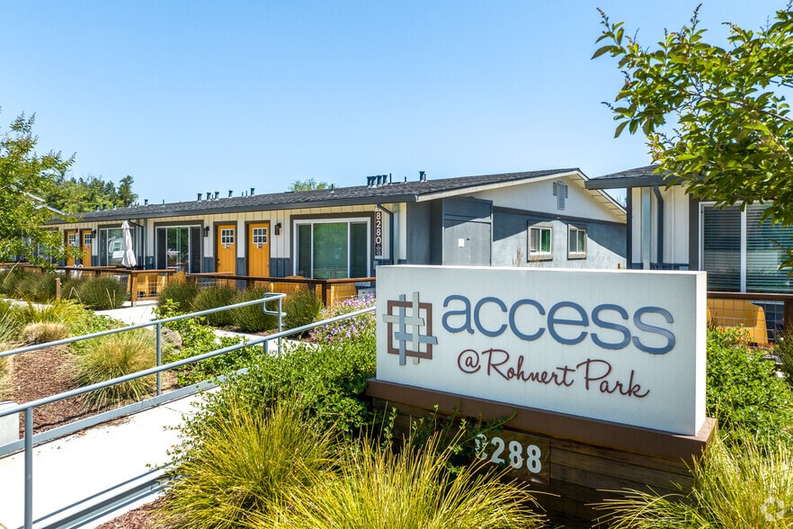 Building entry - Access @ Rohnert Park