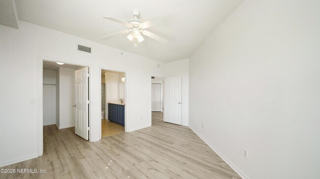 Building Photo - 1050 Bella Vista Blvd