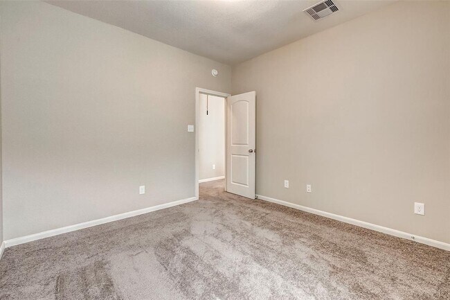 Building Photo - 172 Axlewood Ct