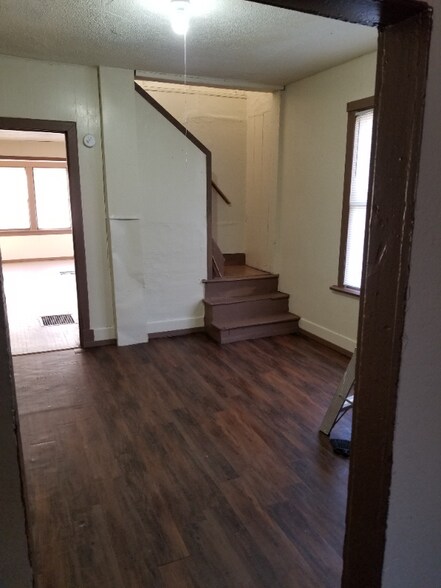 Building Photo - 261 Bellview St