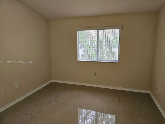 Building Photo - 2911 SE 13th Ave