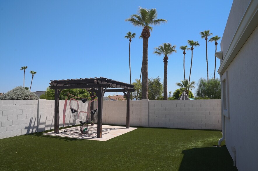 Building Photo - 2526 E Mercer Ln