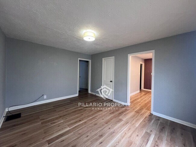 Building Photo - Newly Renovated, 4 Bedroom, 2 Bathroom Home Available NOW!