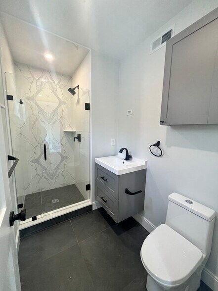 Building Photo - 25 Atkins St