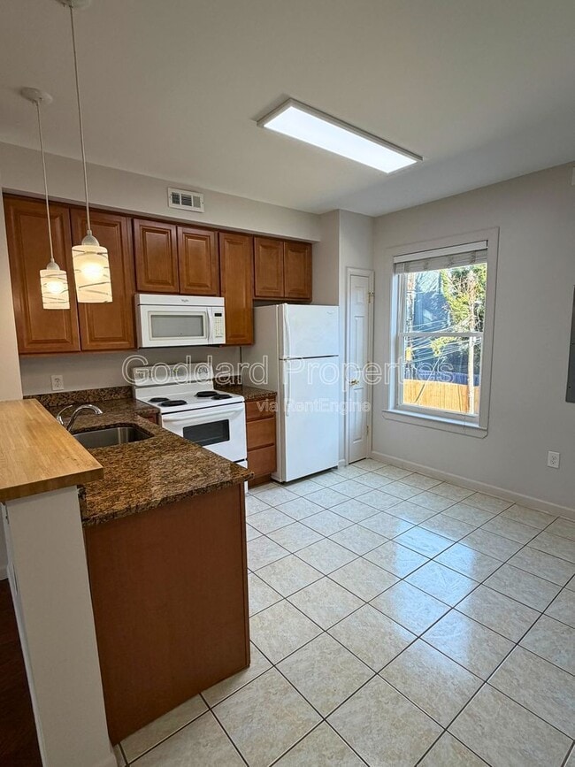 Building Photo - 12 E 22nd St