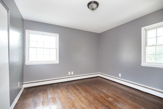 Building Photo - NICE RANCH IN AMHERST!