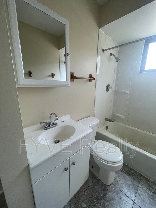 Building Photo - 1518 Chartiers Ave