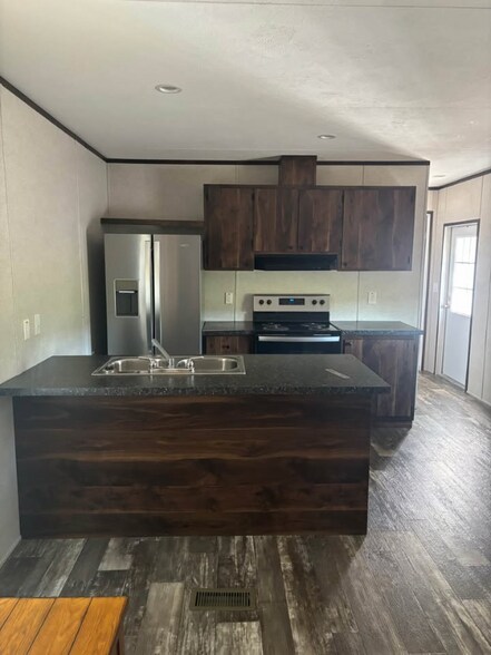 Building Photo - 308 N Main St