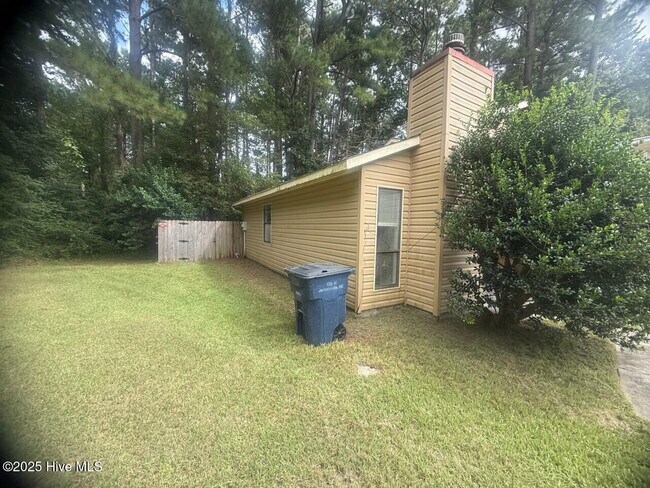 Building Photo - 137 Twinwood Dr