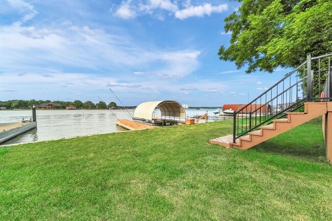 Building Photo - 1216 Lake View Dr